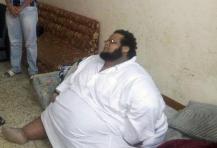 سعودي يتجاوز وزنه 375 كجم يستعين بالدفاع المدني لصعود غرفته!